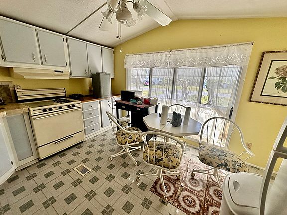 4th image of 11449 NW 112th Ter