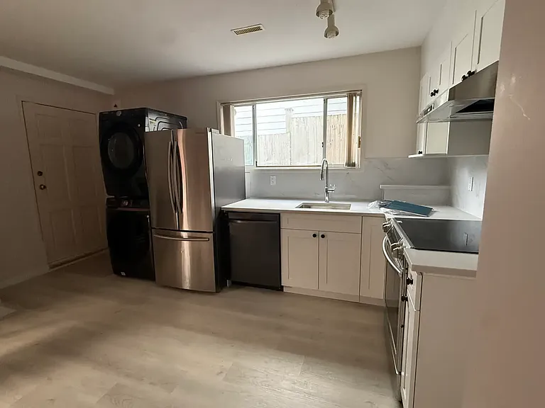 15154 Beachview Ave #26347 — Photo 6