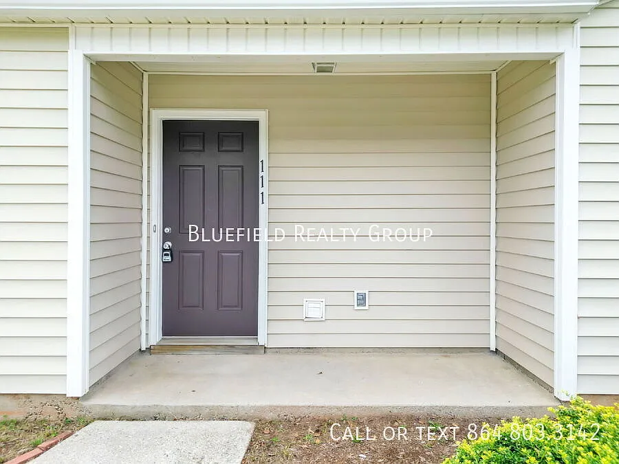 Lease signed by Aug 31st will get 50% of the first month's rent — Photo 3