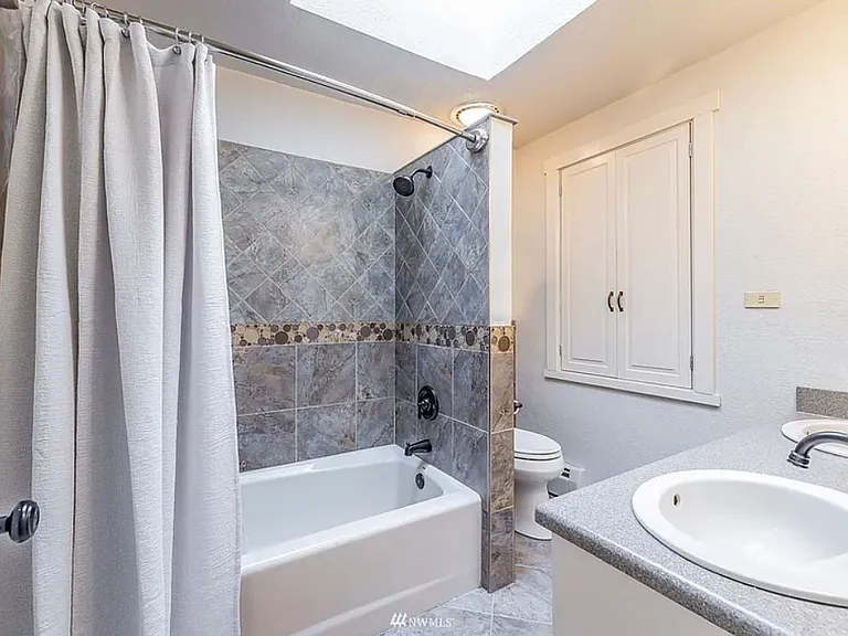 233 SW 189th Pl — Photo 12