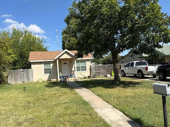 608 Fort Clark Rd, Uvalde, TX 78801