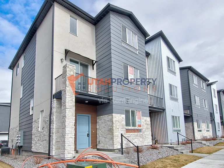 1025 W 400 S — Photo 2