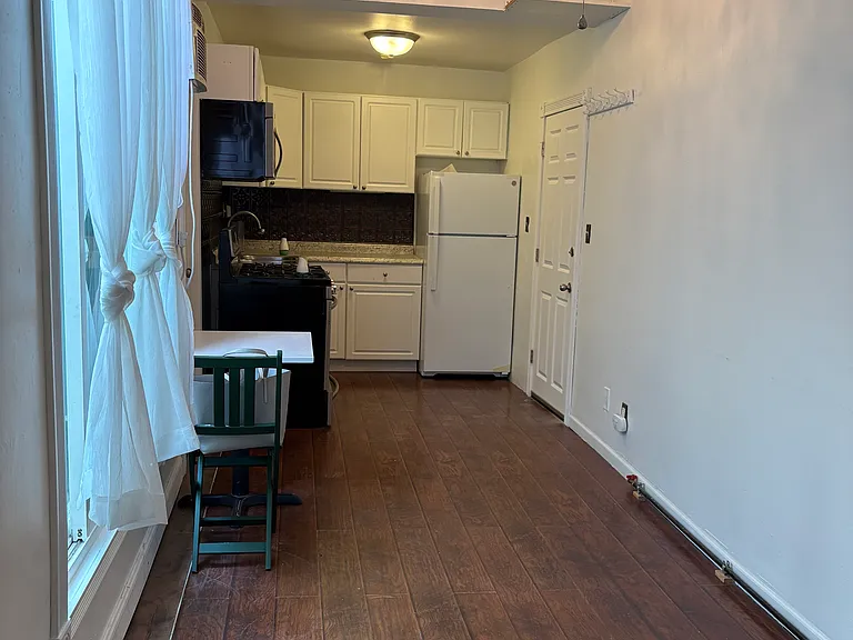 1122 N High St #8 — Photo 2