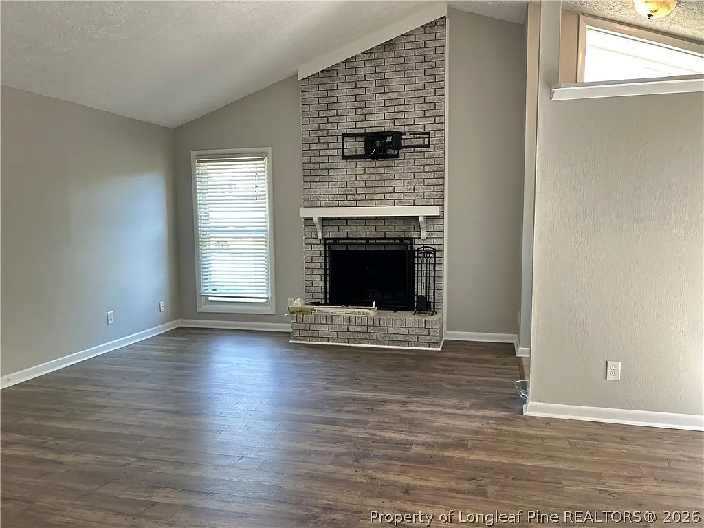 3 bed, 2.0 bath, 1278 sqft, $1,595 — Photo 4