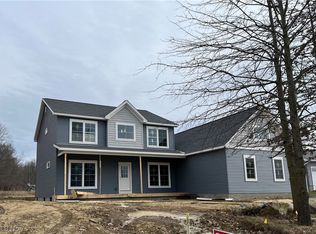 108 Berklee Ln, Poland, OH 44514