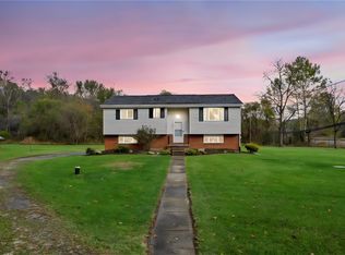 302 McClelland Rd, Finleyville, PA 15332