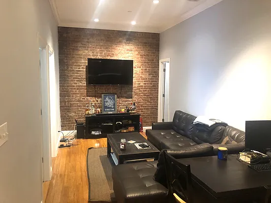 Rented by Meraki Realty LLC | media 10