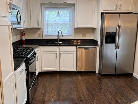2nd image of 7956 Cherry Hill Dr NE