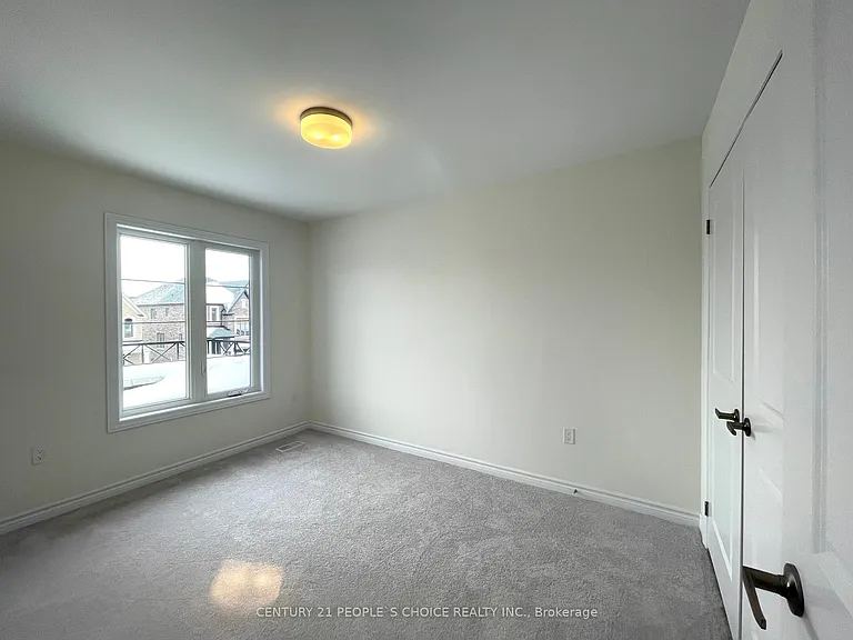 1471 Blackmore St — Photo 38