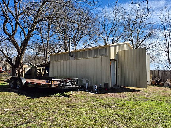 5th image of 305 Pyron St