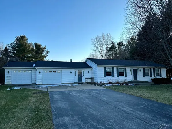 12115 Pierce Rd, Freeland, MI 48623