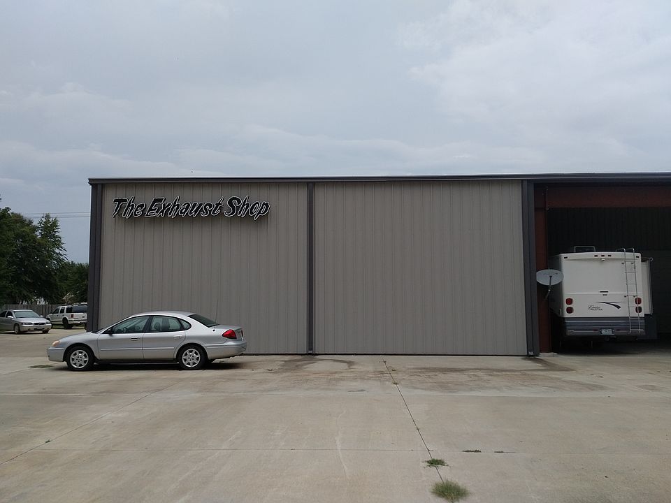 2nd image of 1086 Commerce St