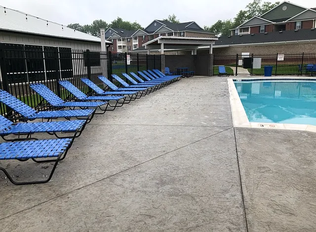 Crestwood Commons Apartments — Photo 6