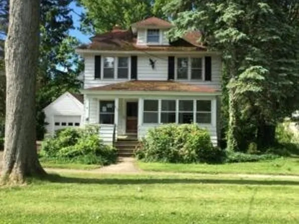 605 4th St, Liverpool, NY 13088