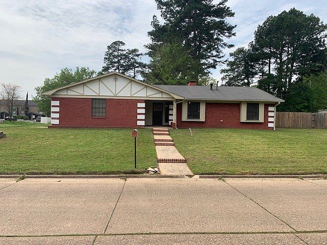 1st image of 805 Bluebird Ln