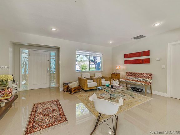 4th image of 420 Vittorio Ave