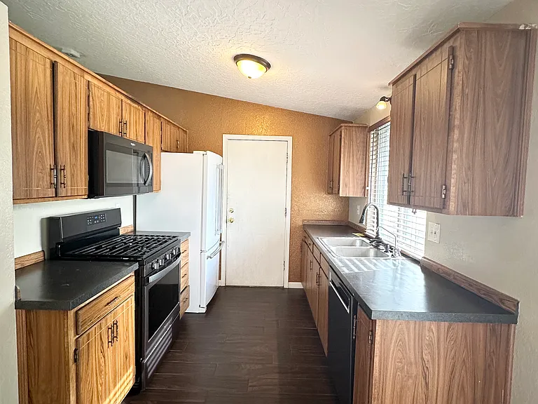 5801 Eden St — Photo 12
