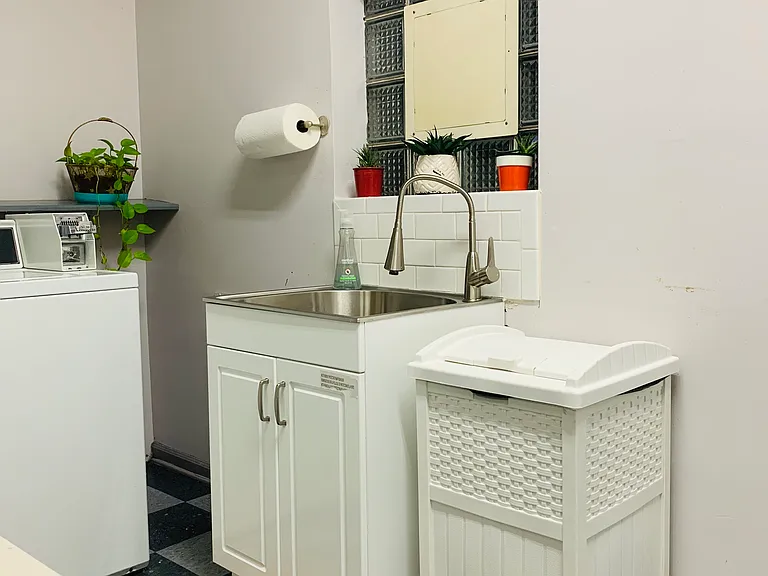 ANGELUS APARTMENTS — Photo 13