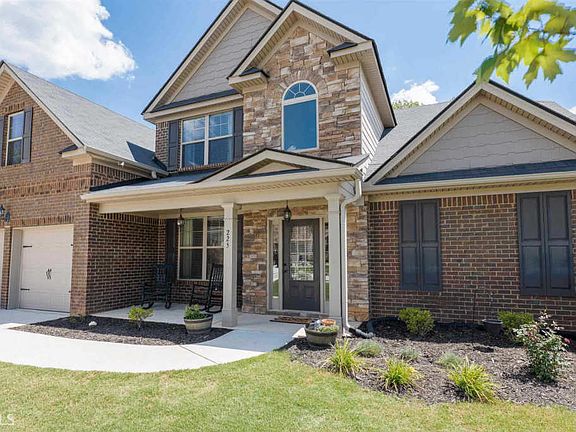 3rd image of 225 Birchwood Dr