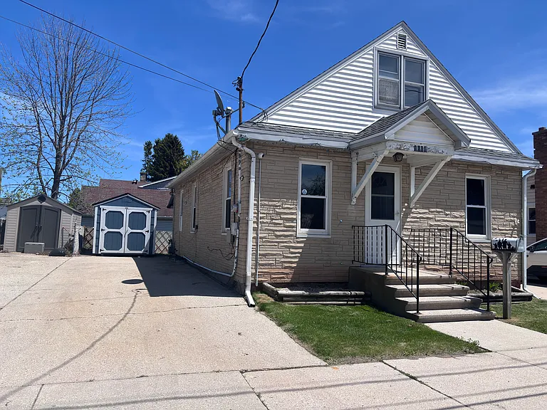 1611 Jackson St — Photo 1