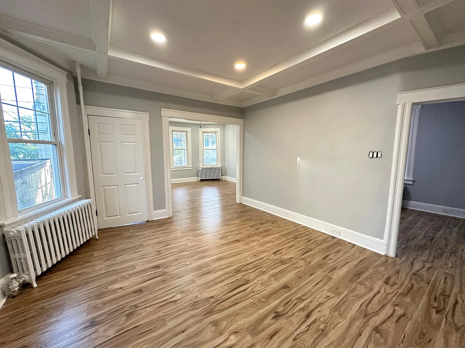 3 bed, 1100 sqft, $2,295 — Photo 2