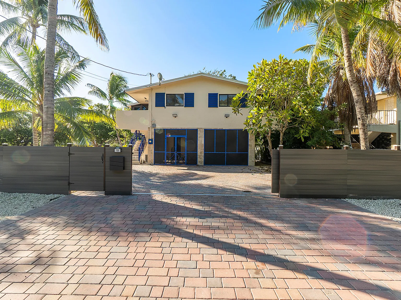 3 bed, 4.0 bath, 1500 sqft, $4,250 — Photo 1