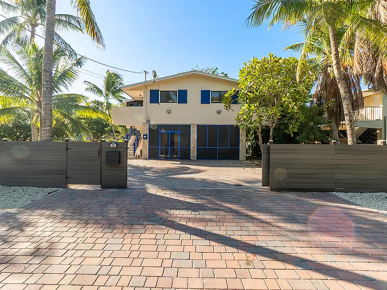 19 Garden Cove Dr — Photo 1