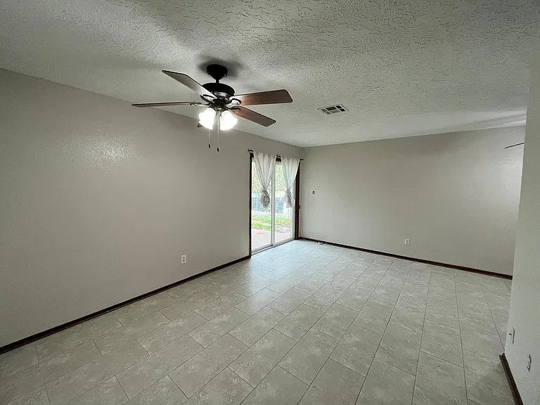 1505 Kingston Rd — Photo 2