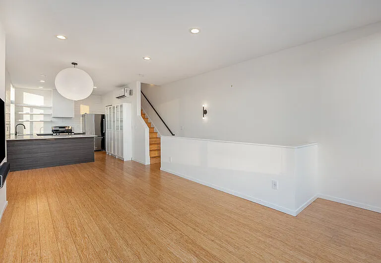 206 22nd Ave #C — Photo 3