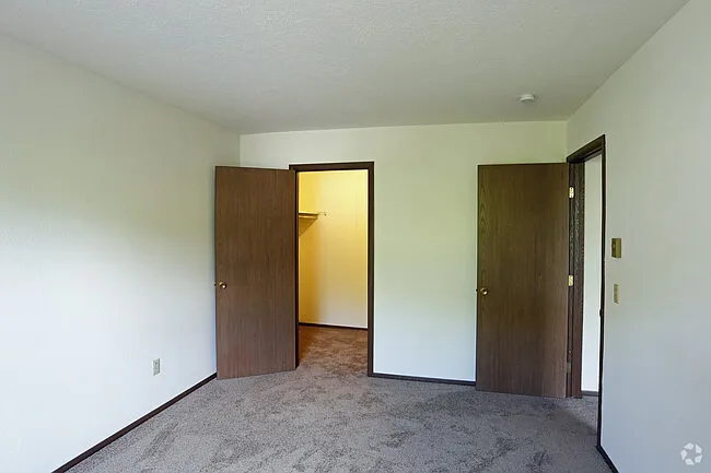 Oak Hill Apartments — Photo 8