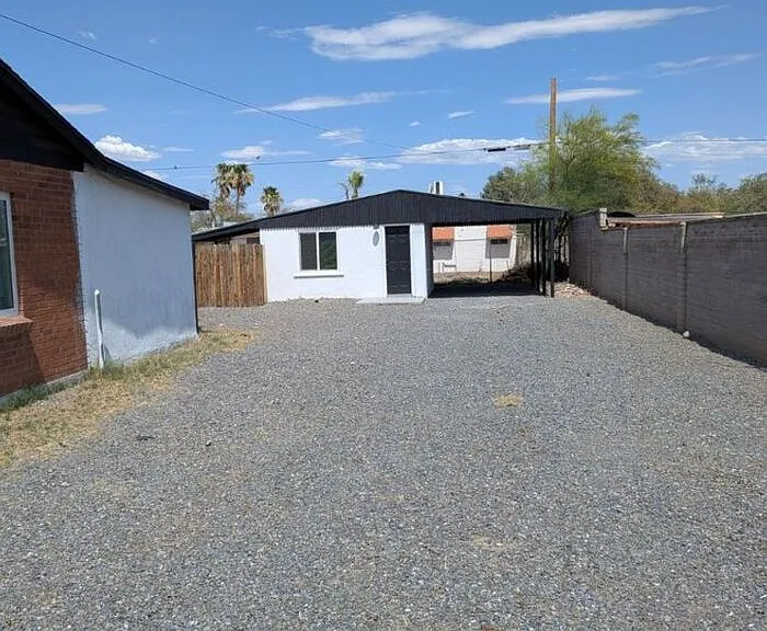 648 N Desert Ave — Photo 1