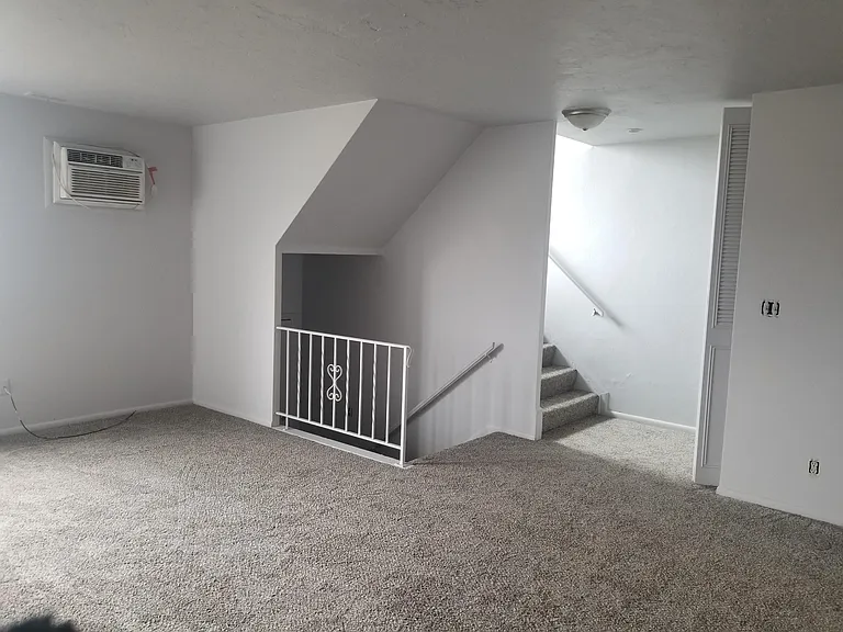 Washington Townhomes — Photo 10
