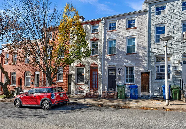 232 S Castle St — Photo 2
