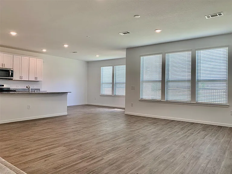 1024 Greenshank Dr — Photo 4