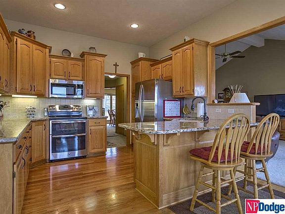 5th image of 106 Oakmont Cir