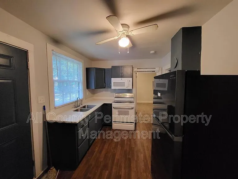925 Troupe St — Photo 4
