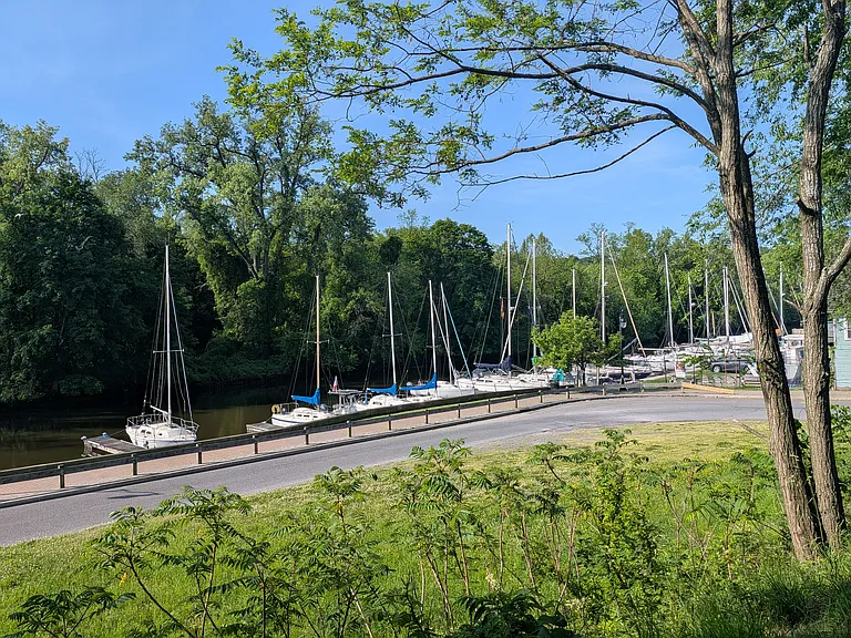 Rondout waterfront walkway
