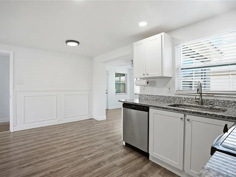 3301 Rosefield Dr — Photo 16