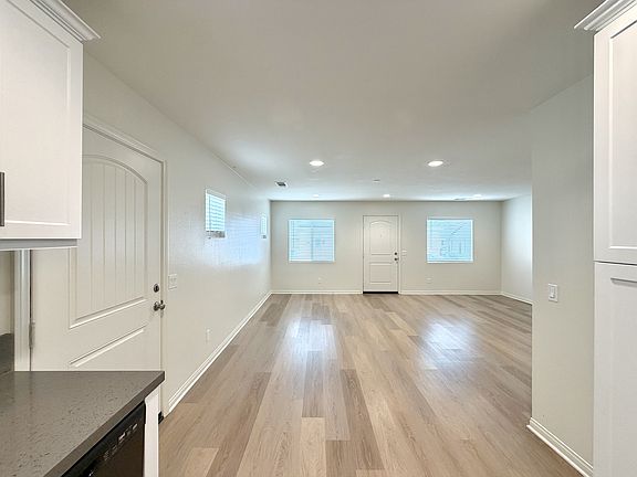 3rd image of 2277 Chestnut St