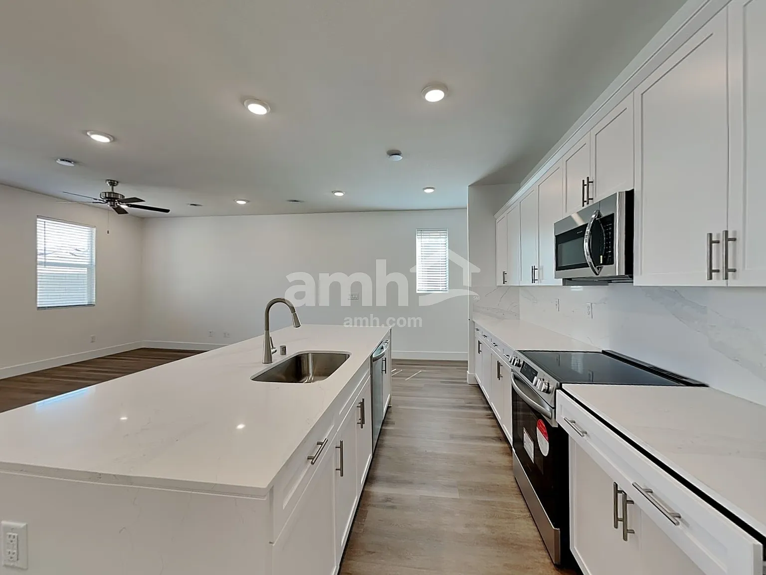 3 bed, 2.5 bath, 2040 sqft, $2,475 — Photo 3