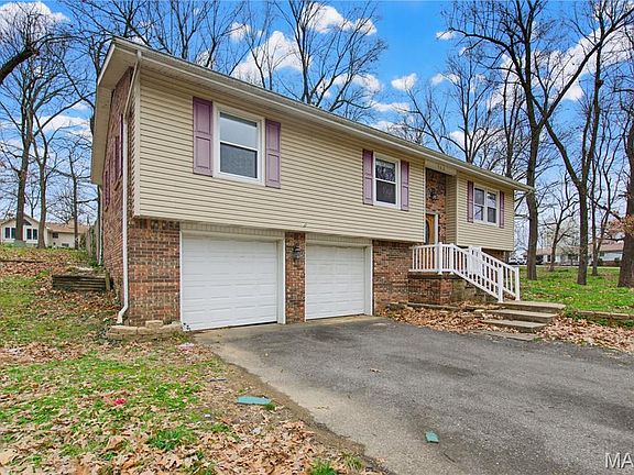 2nd image of 902 Albert St