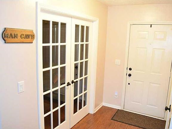 3rd image of 2319 Lammermoor Ln