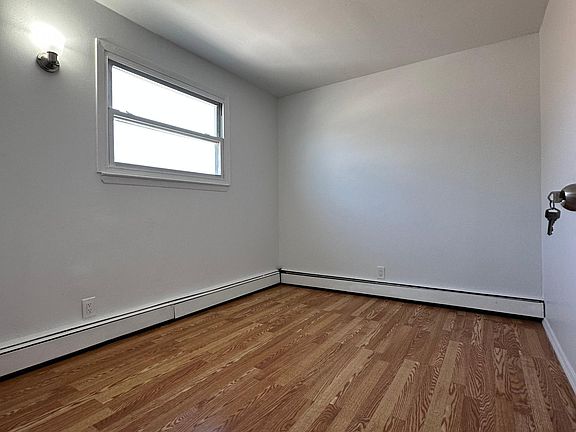 3rd image of 12040 172nd St Floor 2