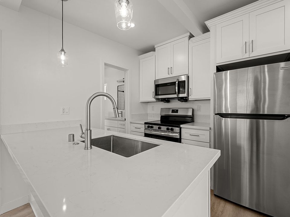 1st image of 1534 S Rexford Dr #1538