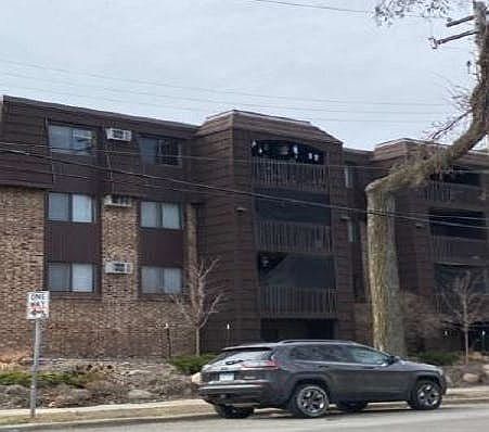 3rd image of 2610 Garfield Ave APT 106