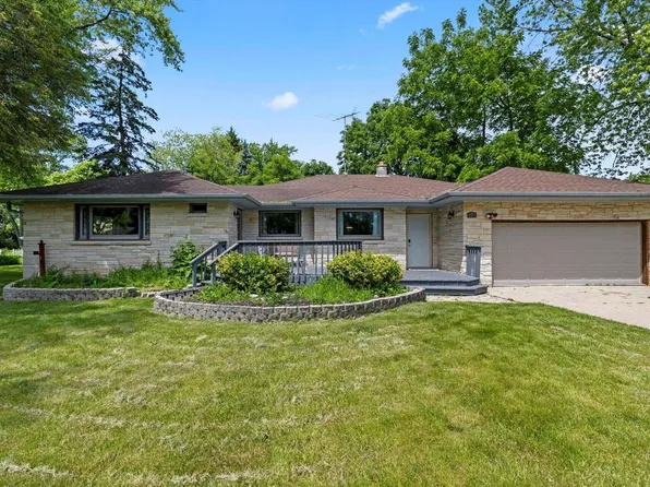 475 North Park BOULEVARD, Brookfield, WI 53005