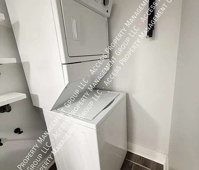908 Courtney St NW — Photo 16