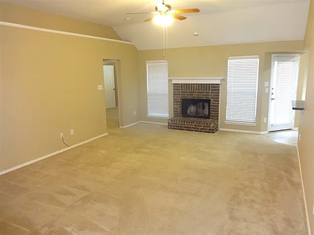 741 Fairview Ave — Photo 6
