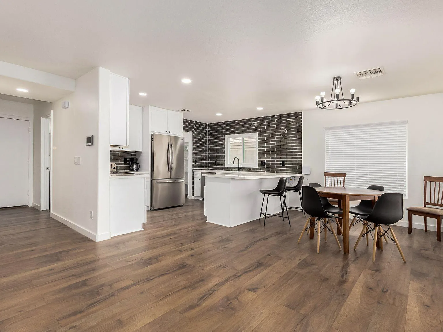 4 bed, 3.0 bath, 2179 sqft, $845 — Photo 3