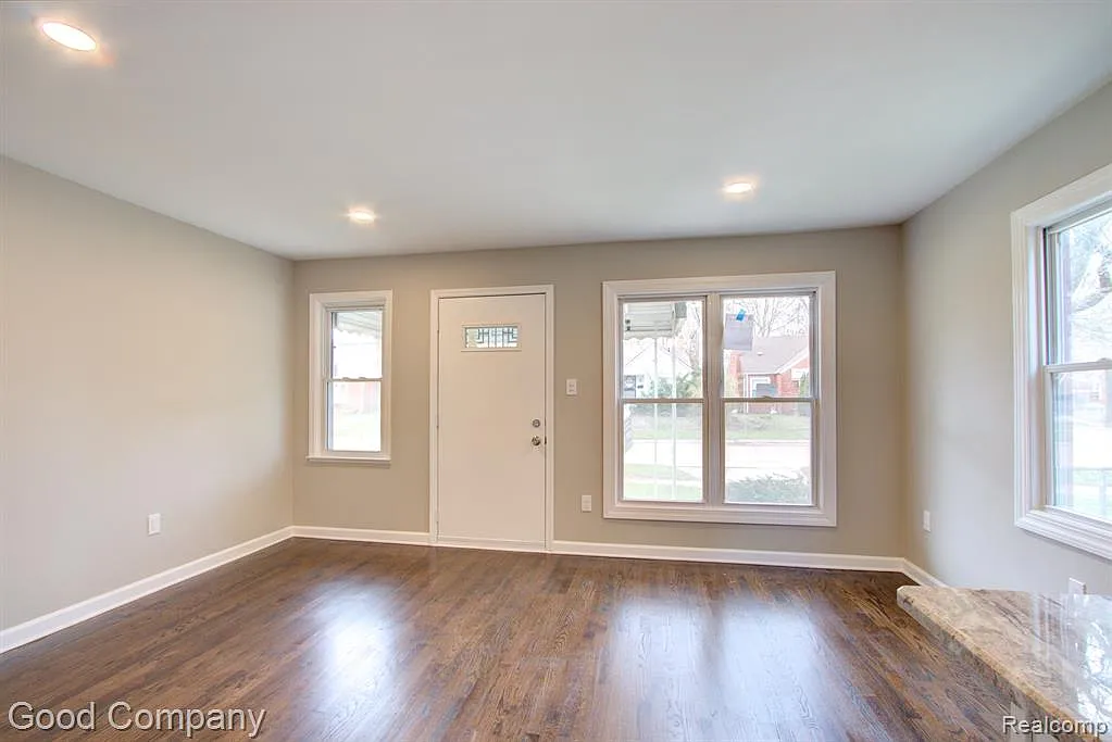 2 bed, 780 sqft, $1,400 — Photo 2
